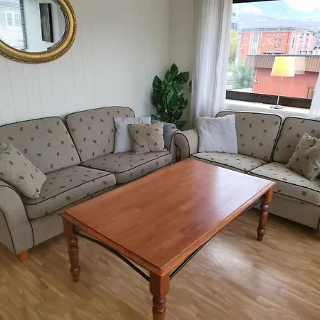 Apartment Stor Sentral Billig Med 1-8 Soveplasser Gratis Parkering Og Wifi 2 Soverom Narvik